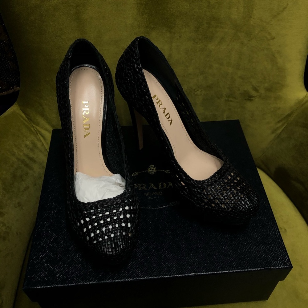 Black Prada Leather pumps